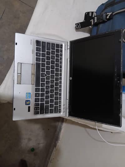 hp laptop, core i5 2nd generation. 4 gb ram. 500 gb storage usable con