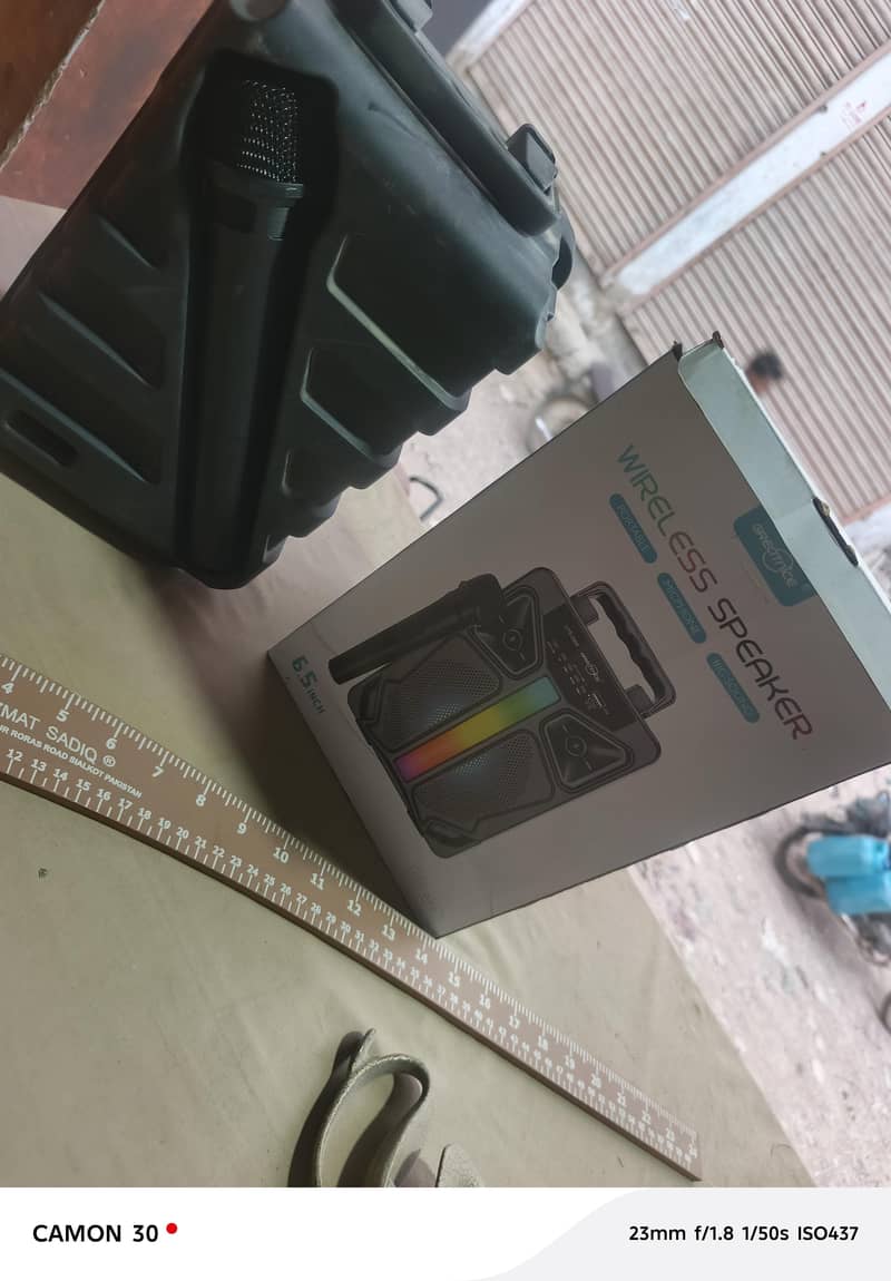 wireless speaker. one  mic  . . 2