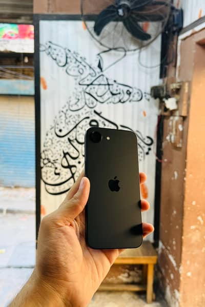 iphone 16e 128G 100 Health 55 Cycle