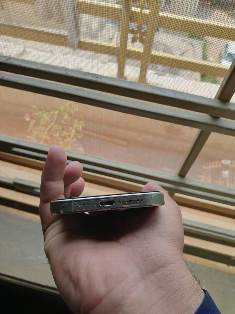 Iphone 15 pro 4