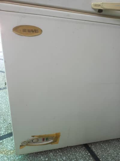 waves medium size deep freezer 8/10 condition