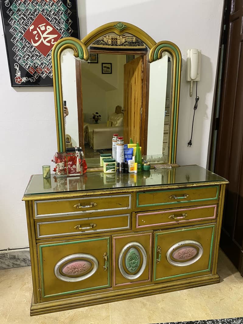 Dressing table 0