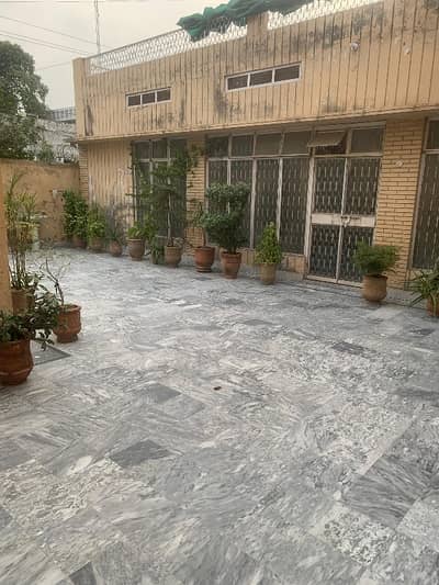 1.5 Kanal House Is Available For Sale