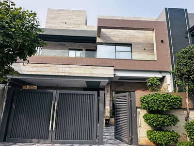 Beautiful 10 Marla House for Sale in Paragon City Move-in Ready!