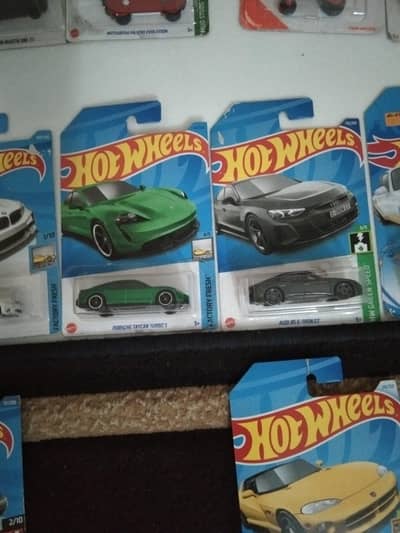 Audi etron/ Porsche panmera /Porsche tycan