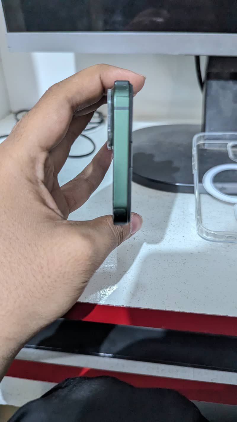 IPHONE 13 4