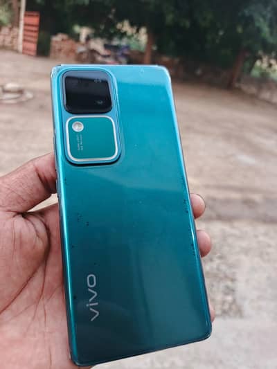 Vivo V30
