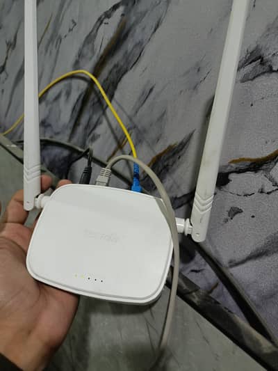 Tenda HG3 N300 Wi-Fi xPON ONT Router - Like New with Warranty