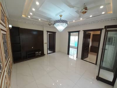 10 Marla Slightly Used, Well-Maintained House for Sale in Paragon City Prime Location
