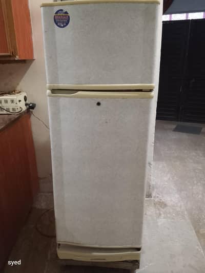 Fridge dual door compressor ok 10/10 for details Whatsapp 03287889237