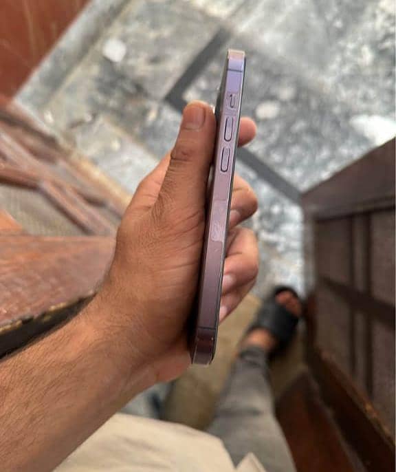 iPhone 14 pro 4
