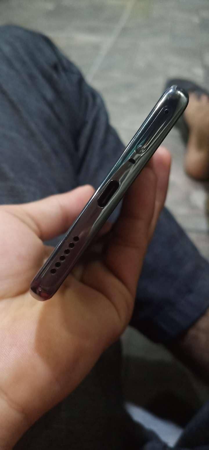 Tecno camon 40 pro 4