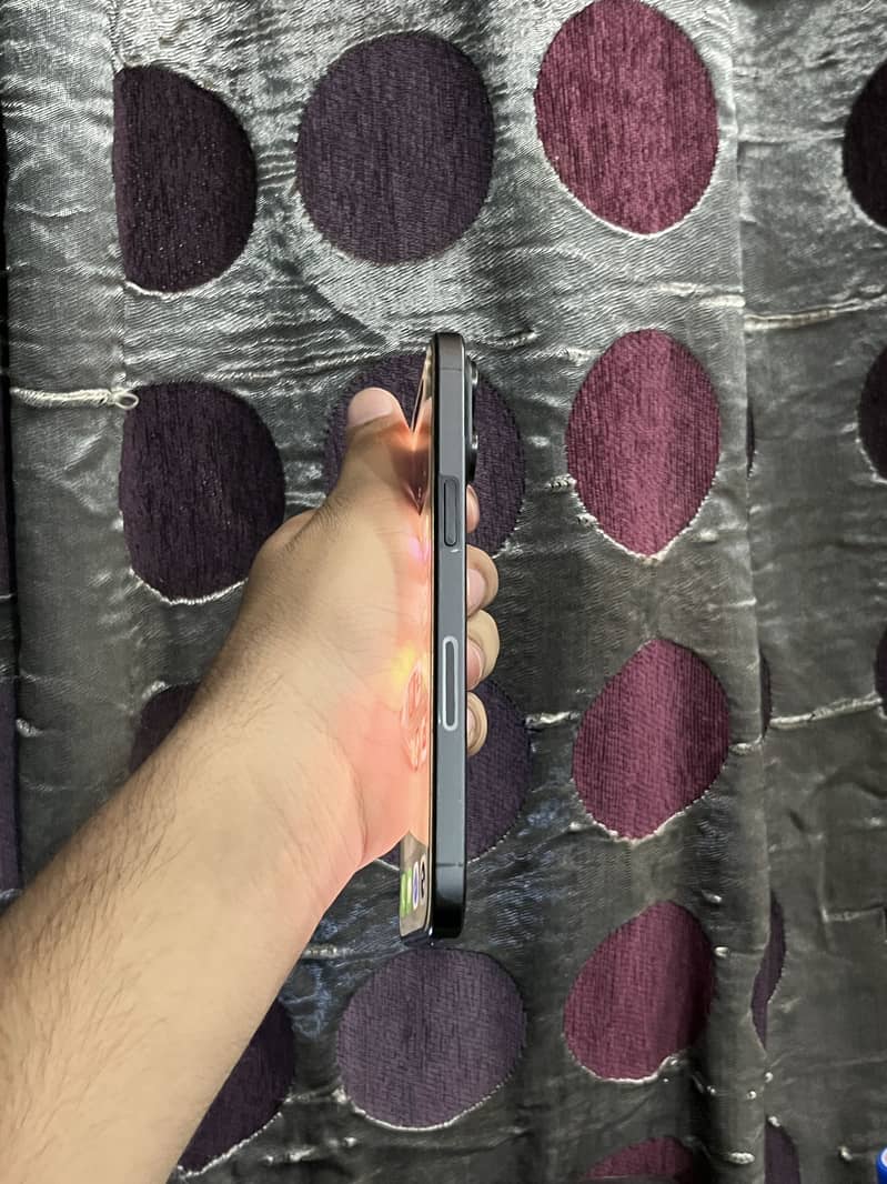 Iphone 15 pro max 6