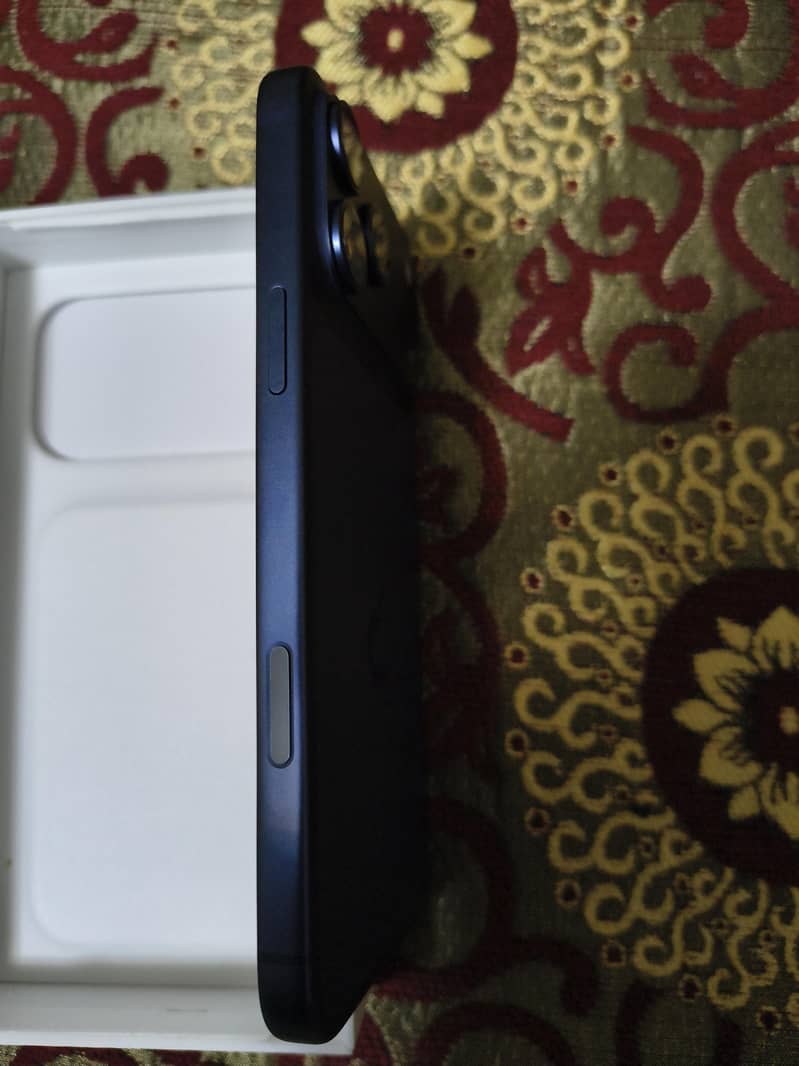 Apple Iphone 17 Pro Max 4