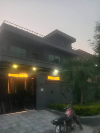 Sec F 11/1 kanal Uper portion for rent