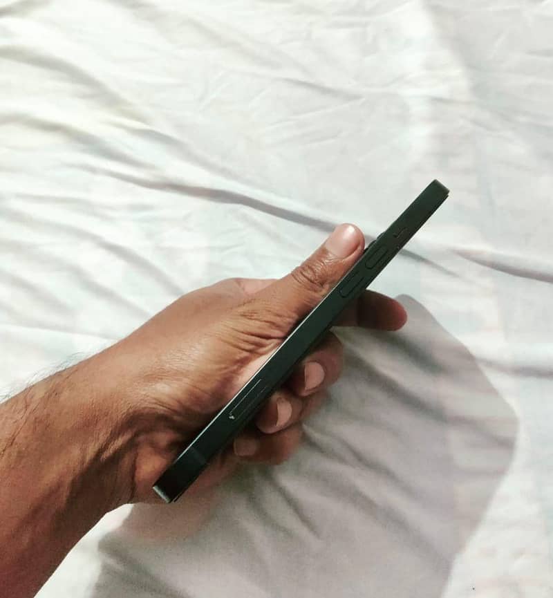 iPhone 13 0