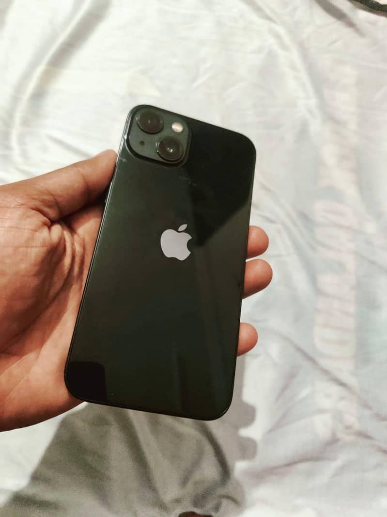 iPhone 13 4