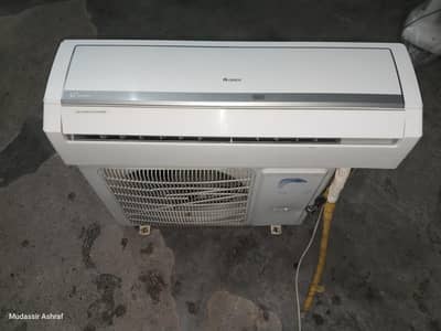 1 ton Inverter Ac for sale Jeniun condition
