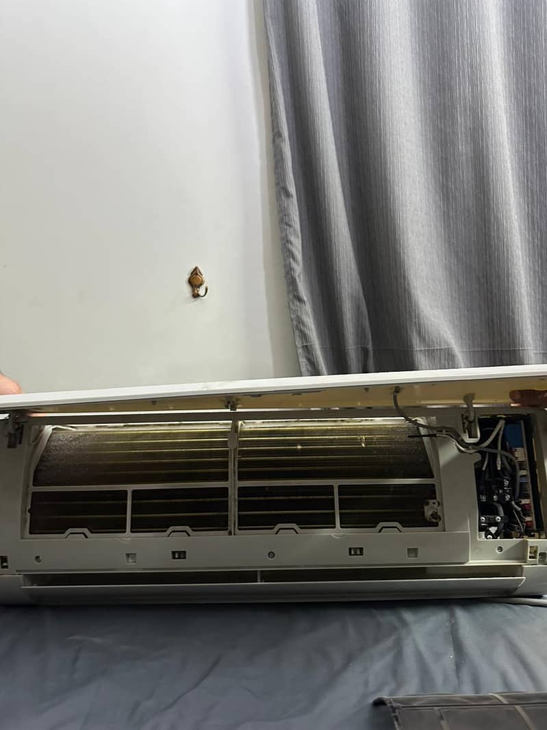 haier split AC 1 ton. 2