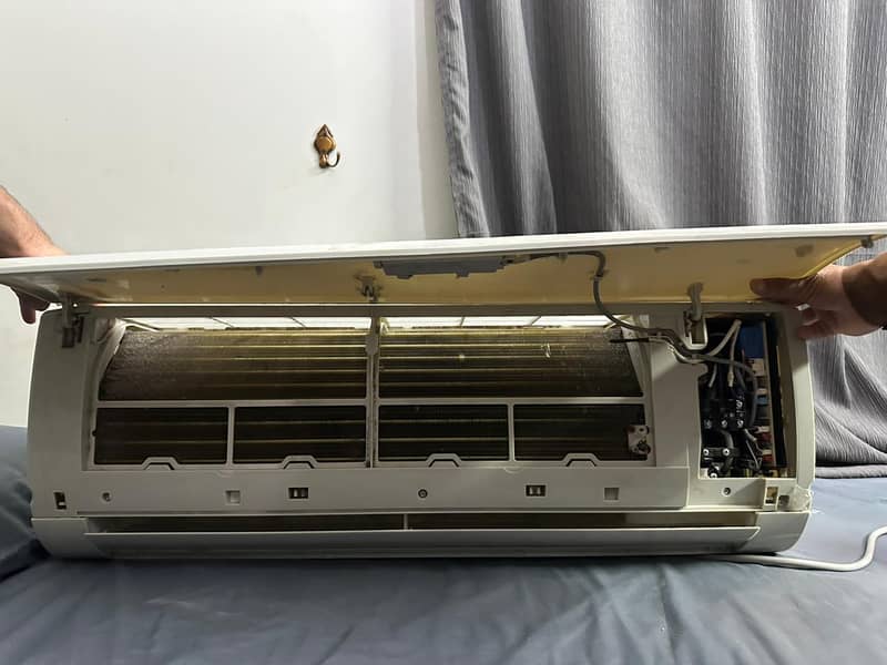 haier split AC 1 ton. 3