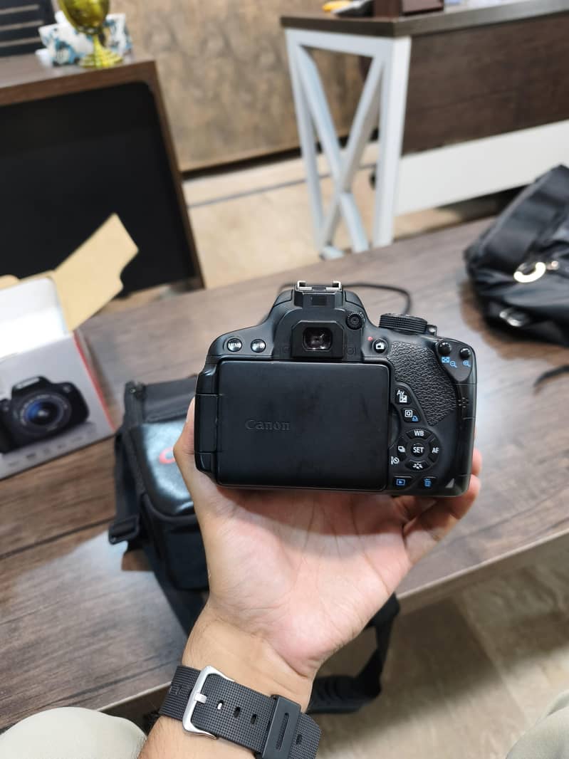 Canon EOS 700D 3