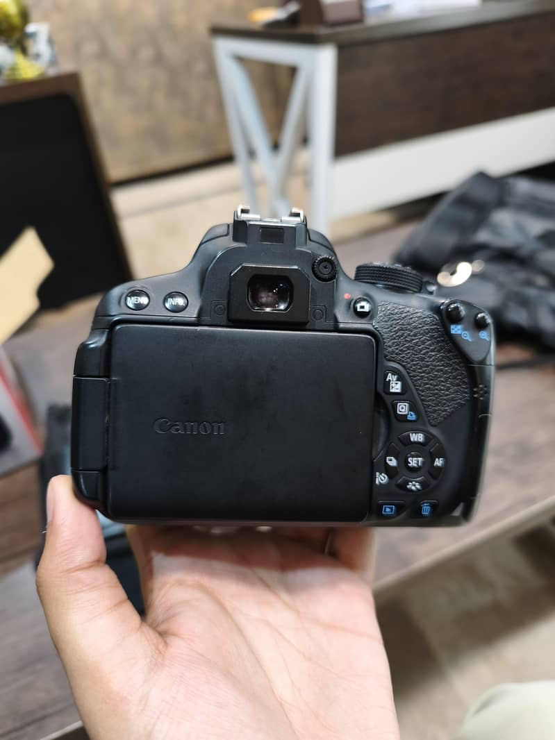 Canon EOS 700D 6