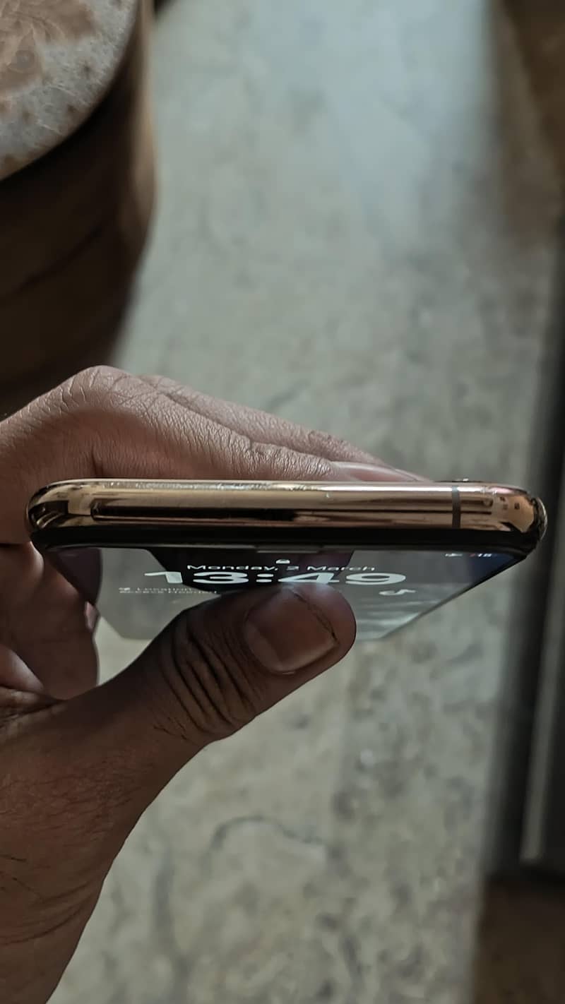 iphone XS 3