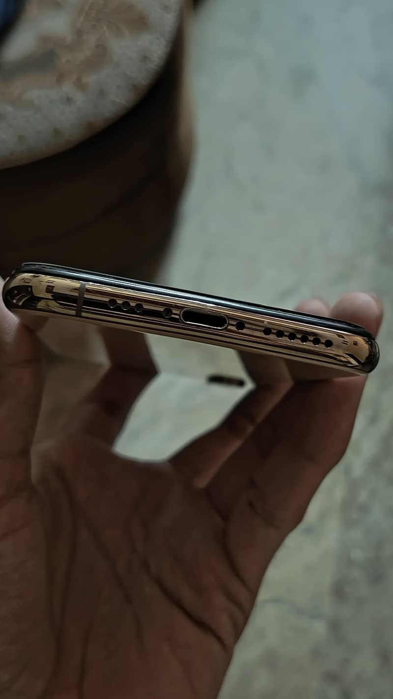 iphone XS 4