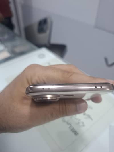 vivo V60 5G (12gb+256gb) lush new condition 8 months warrantt