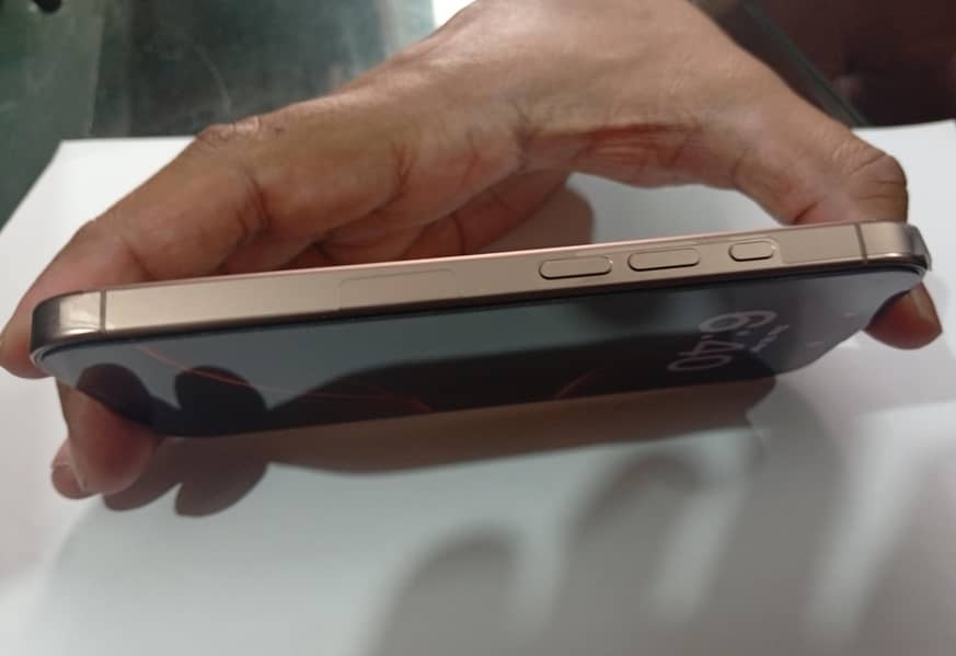 iphone 16 pro 2
