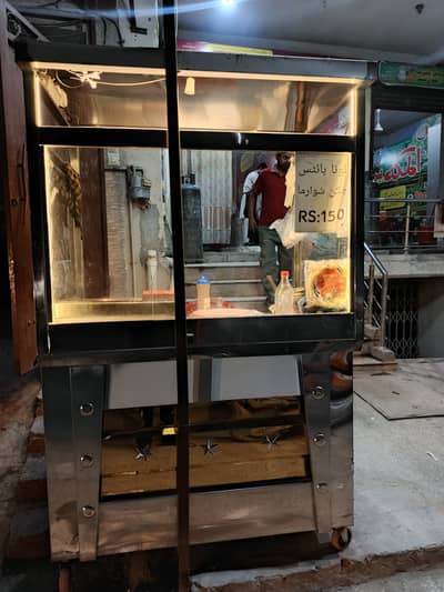 Shawarma counter mukaml set majood ha