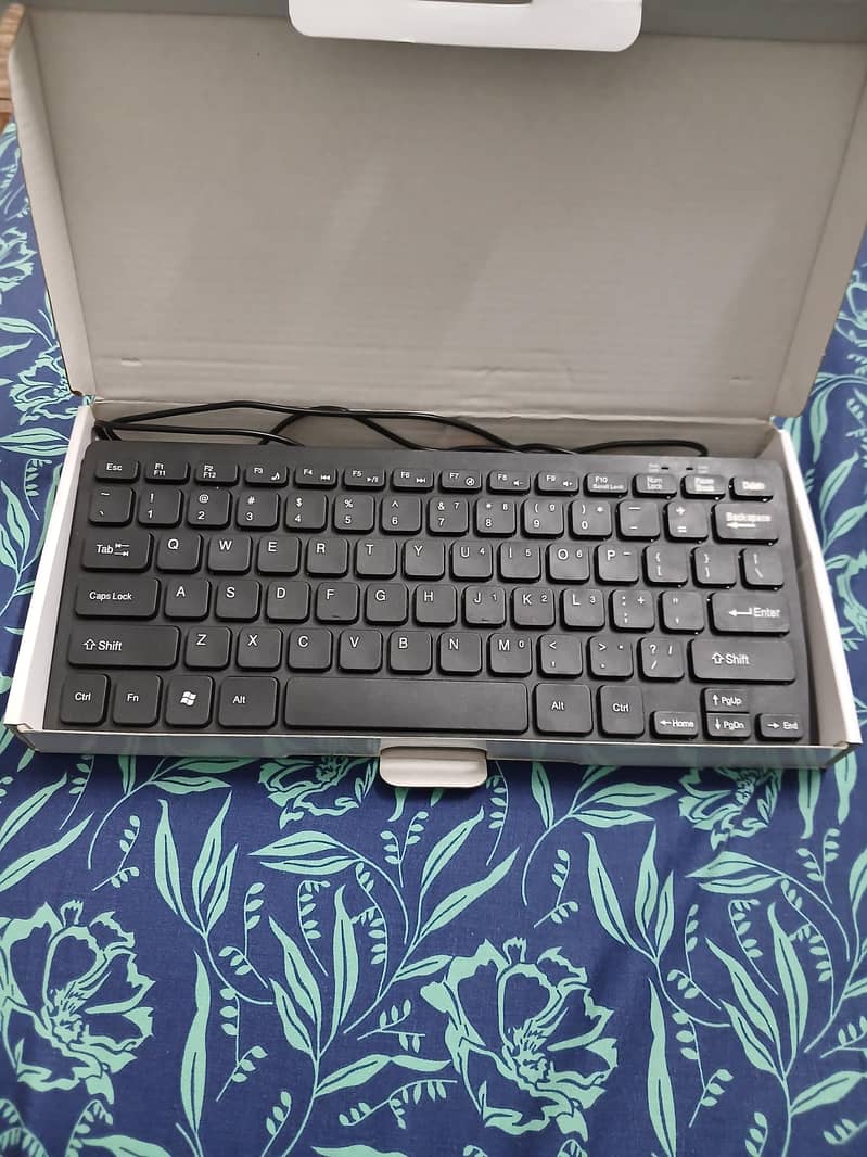 Slim Wired Keyboard 0