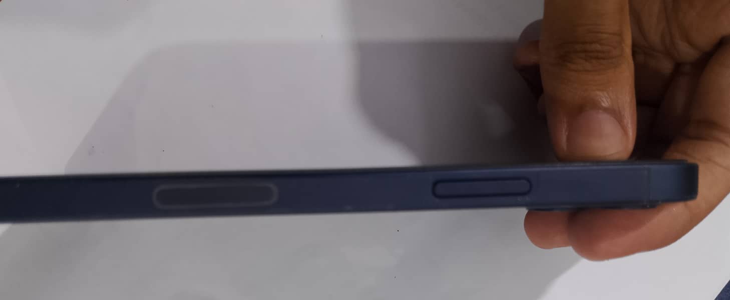 Apple iPhone 12 4