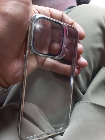 Iphone 14 pro kay 2 covers available hai 1300 kay