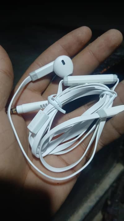 03254854065 MIX BRANDED HANDFREE 65 PIECE LEFT