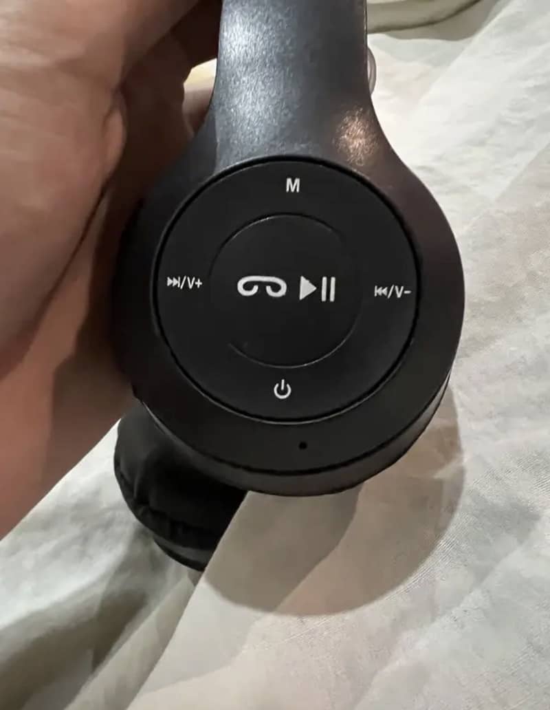 P47 WIRELESS HEADPHONE 1