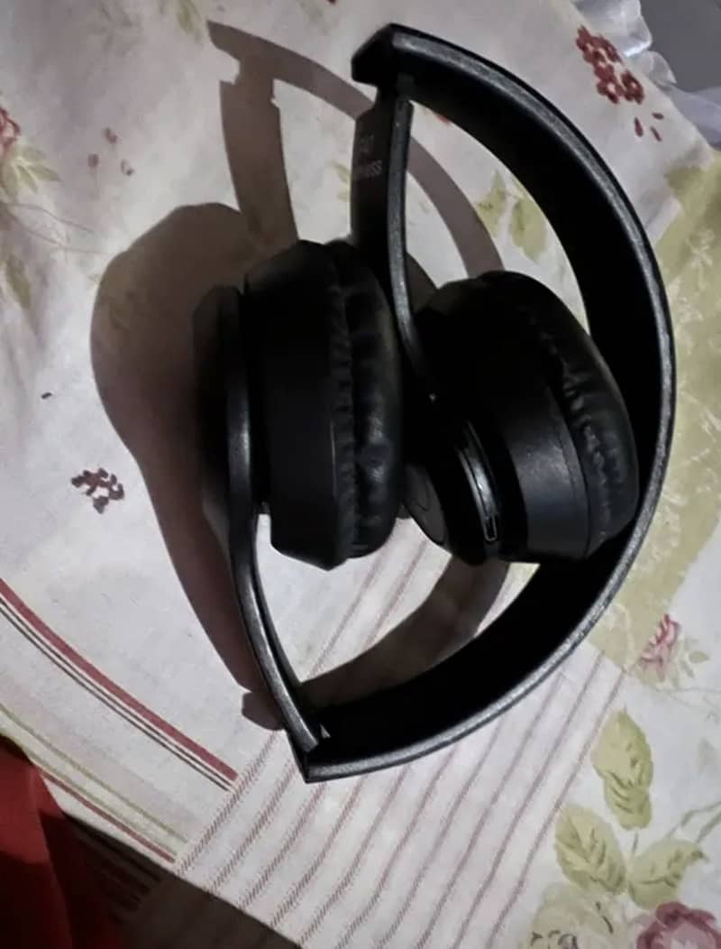 P47 WIRELESS HEADPHONE 3