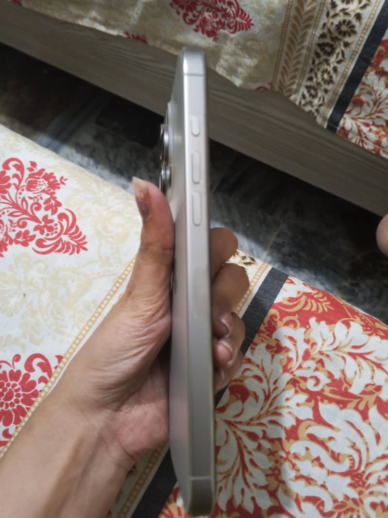 Iphone 16 pro max 1