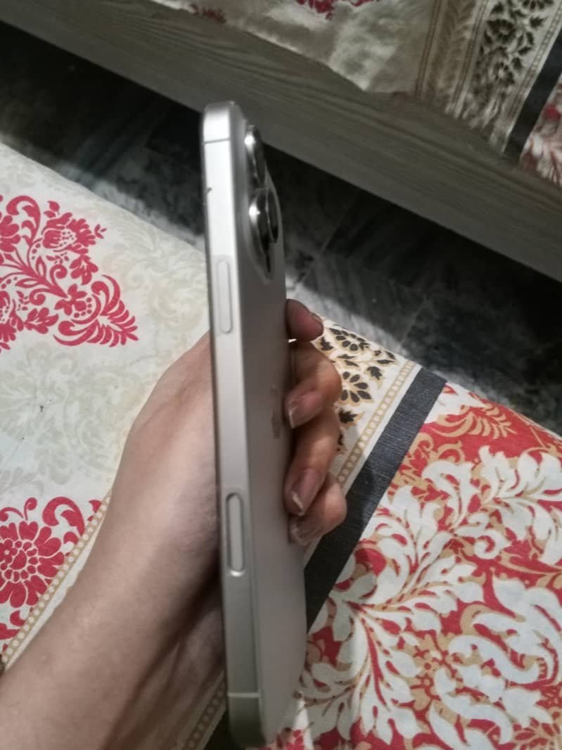 Iphone 16 pro max 4