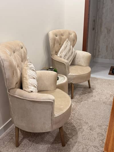 bedroom chairs with table for sale