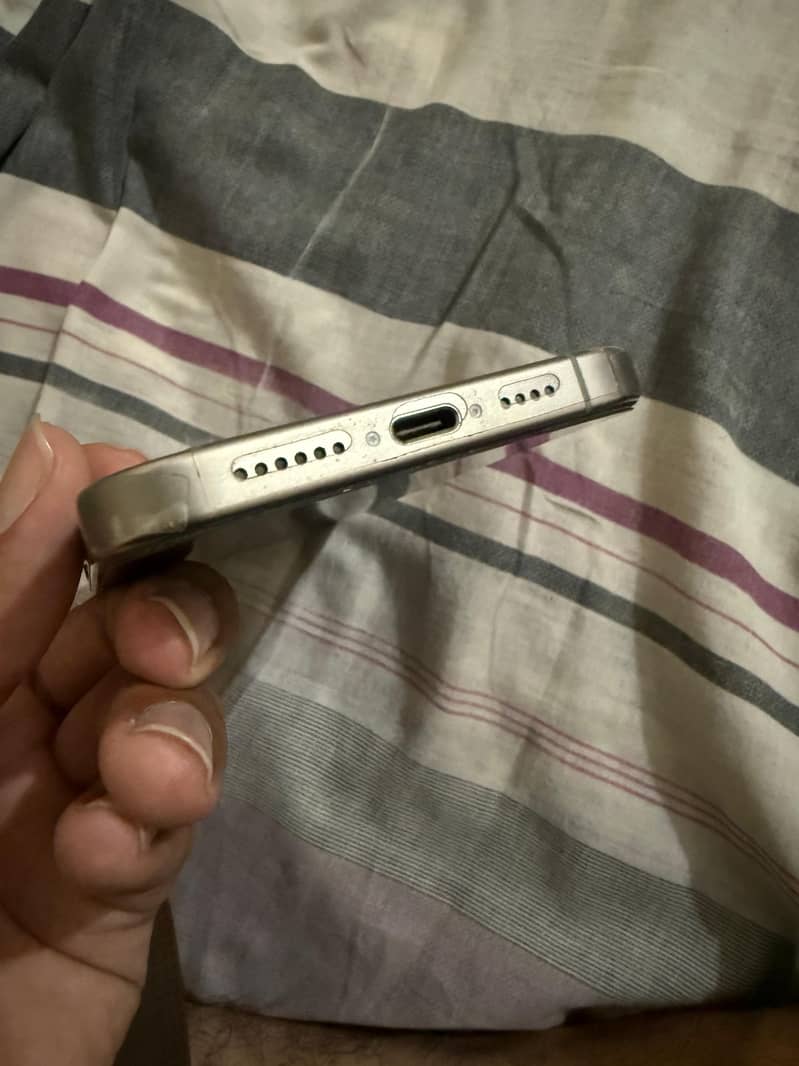iPhone 15 pro max 3