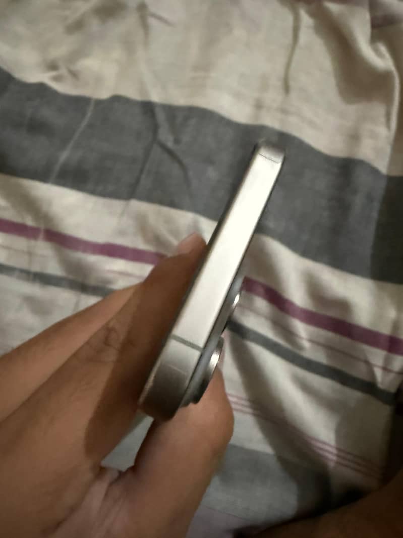 iPhone 15 pro max 4