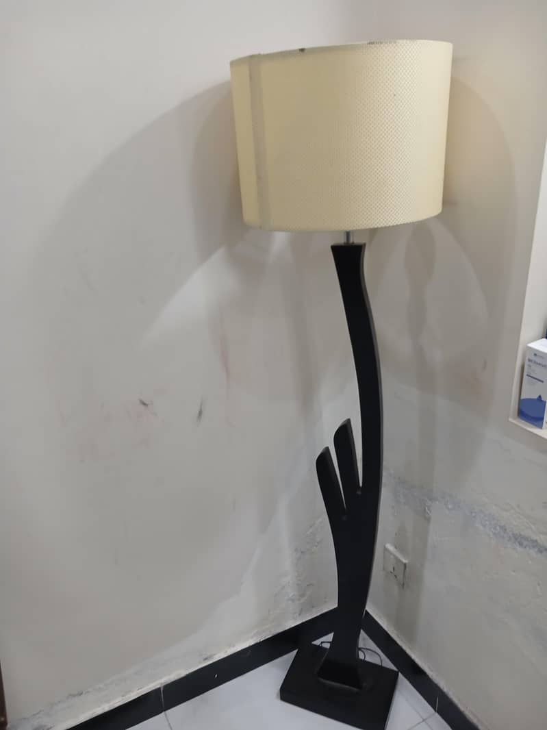FLOOR LAMP. 1