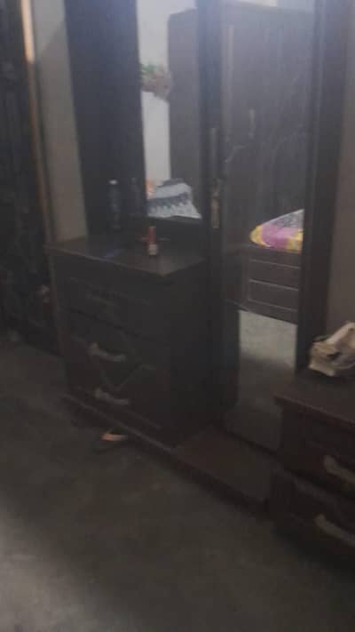 I  I'm selling bed room set