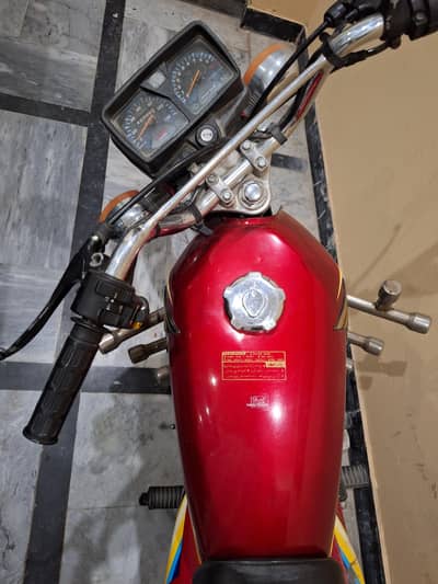 Honda 125 Red