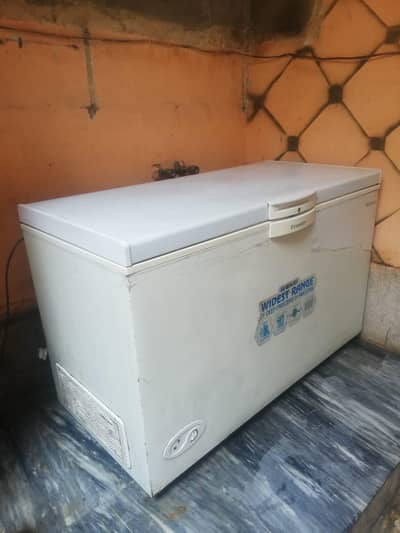 Waves Freezer In Good condition