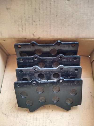 TOYOTA LAND CRUISER V8 FRONT GENUINE DISC PADS