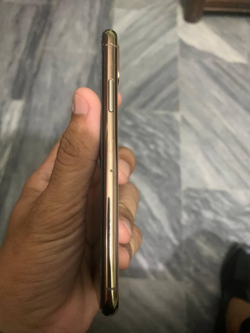 iphone xs 4