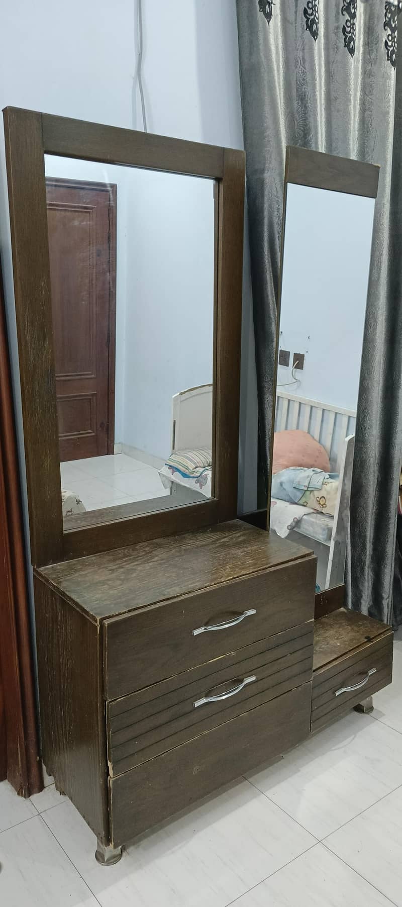 dressing table 4