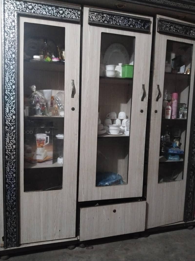 بیڈ بغیر فوم کا ھےسات ڈیوائڈر ساتھ ڈریسنگ ٹیبل 5